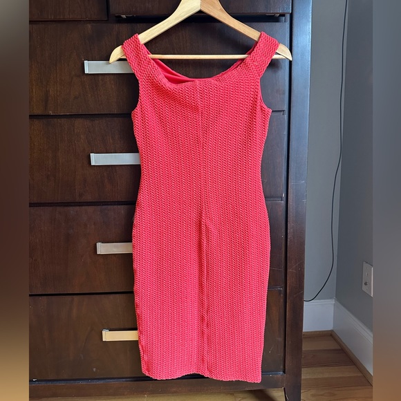 Bebe textured bodycon dress (red; size small; midi) - Picture 3 of 3